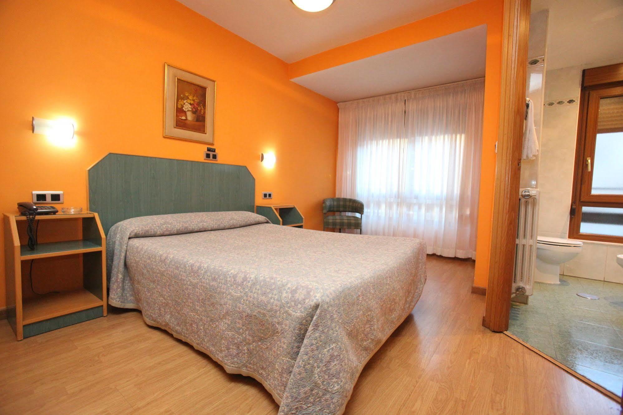 לאון Hostal Don Suero מראה חיצוני תמונה